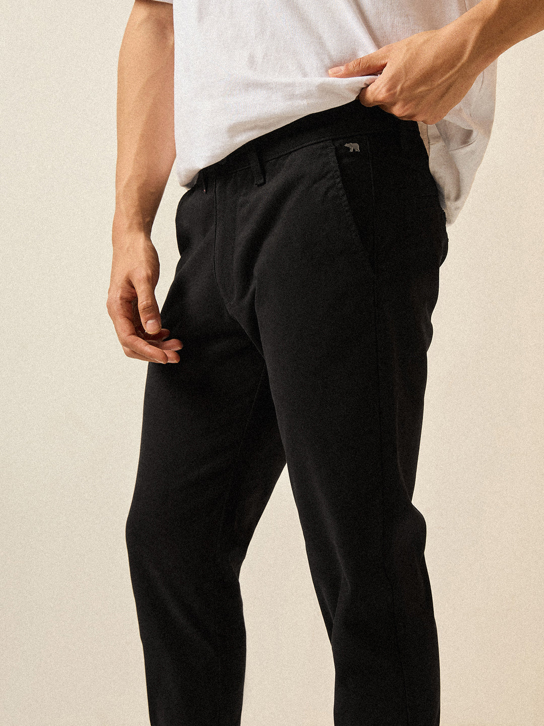 Men Black Solid Slim Fit Casual Chino Trouser - Image 5