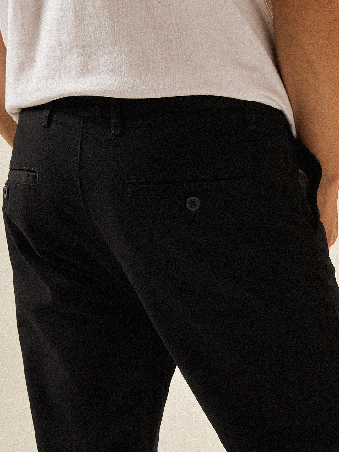 Men Black Solid Slim Fit Casual Chino Trouser - Image 6