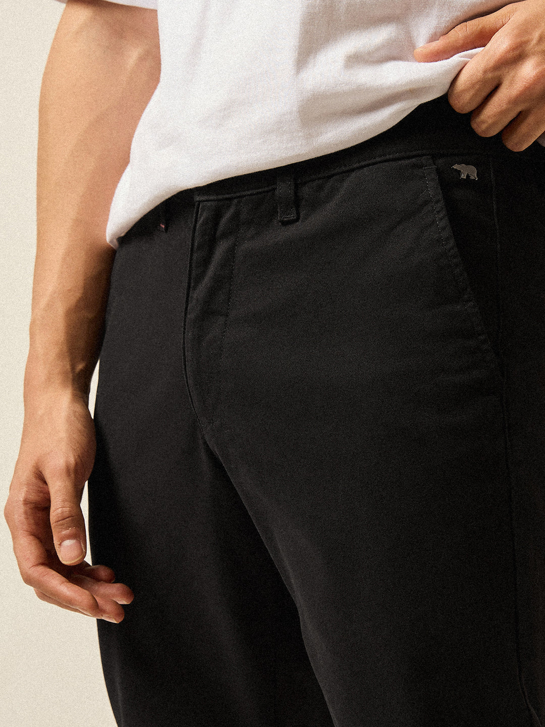 Men Black Solid Slim Fit Casual Chino Trouser - Image 7