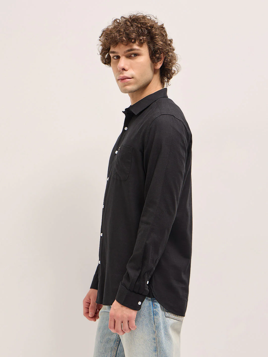Men Black Solid Slim Fit Casual Shirt - Image 3