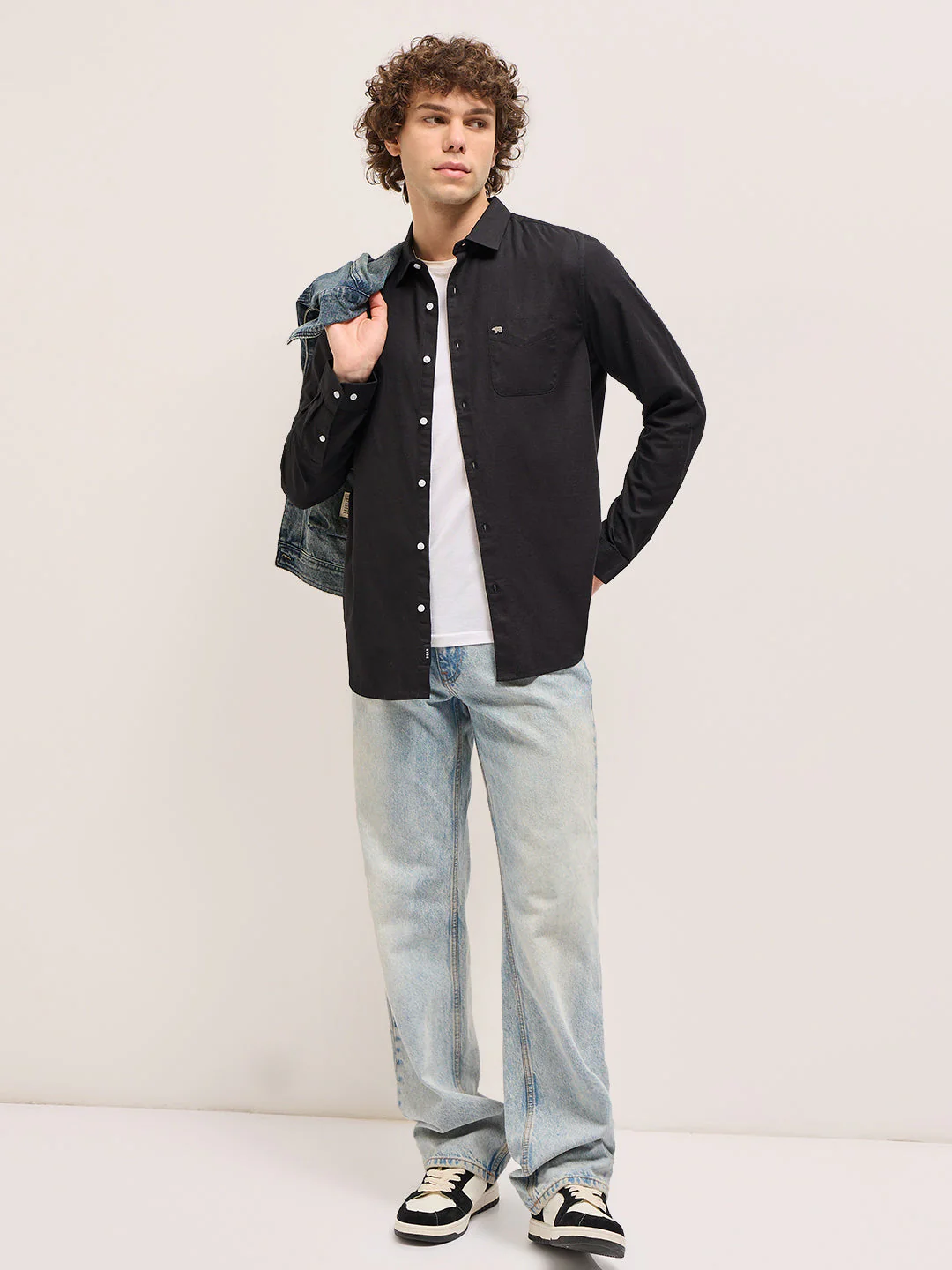 Men Black Solid Slim Fit Casual Shirt - Image 4
