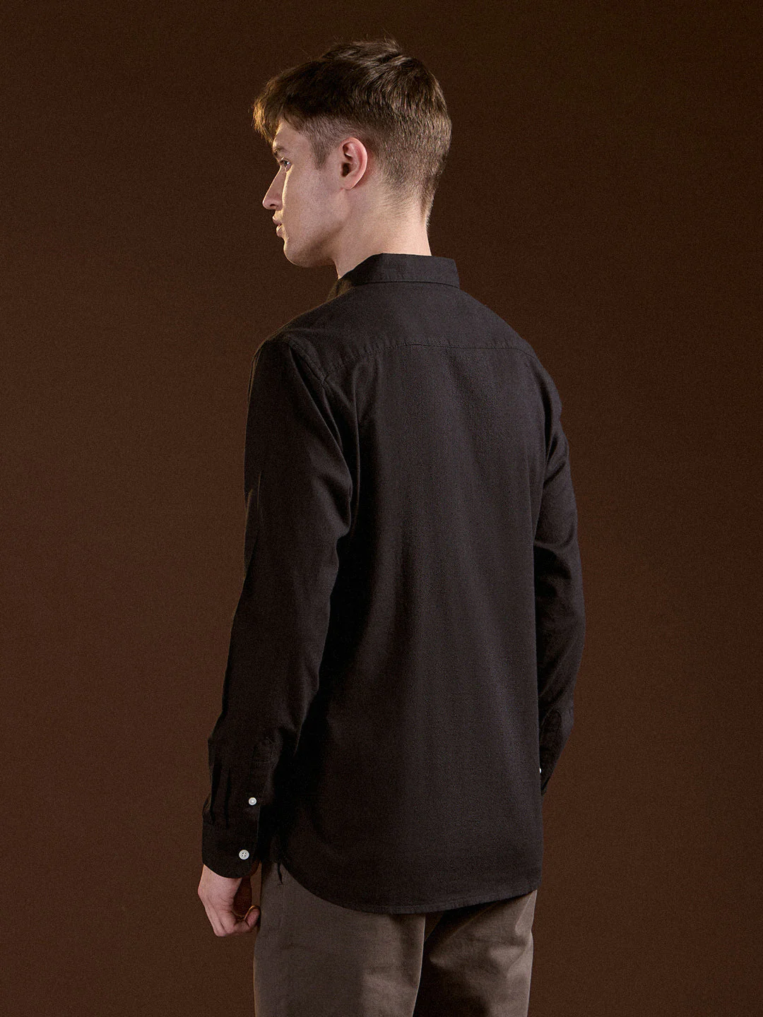 Men Black Solid Slim Fit Cotton Casual Shirt - Image 2