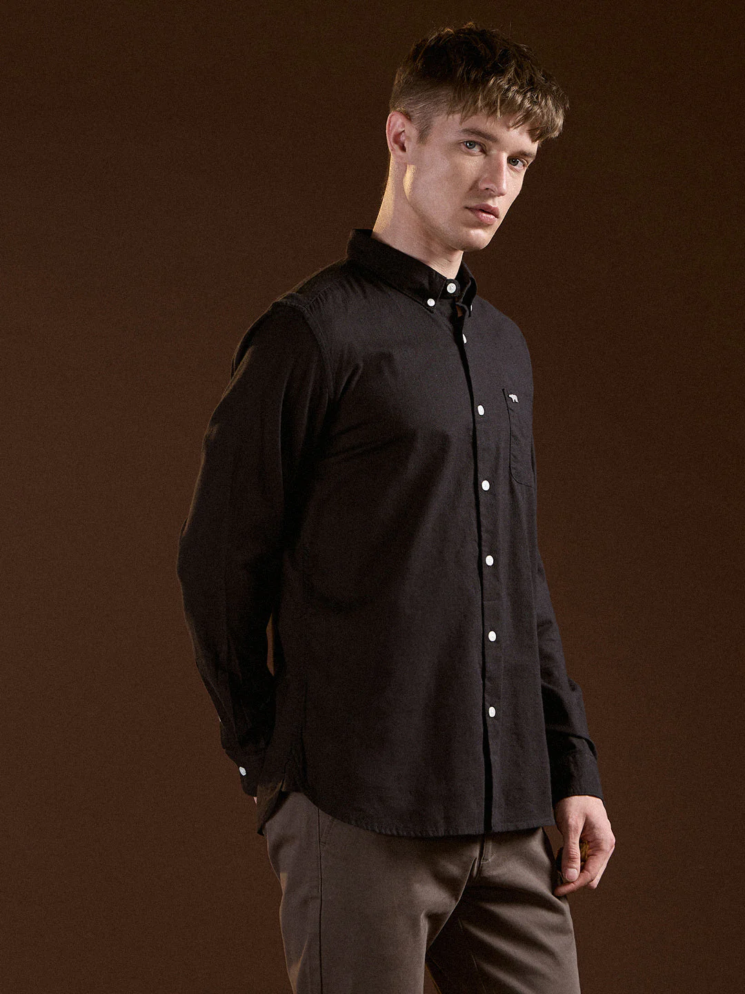 Men Black Solid Slim Fit Cotton Casual Shirt - Image 3