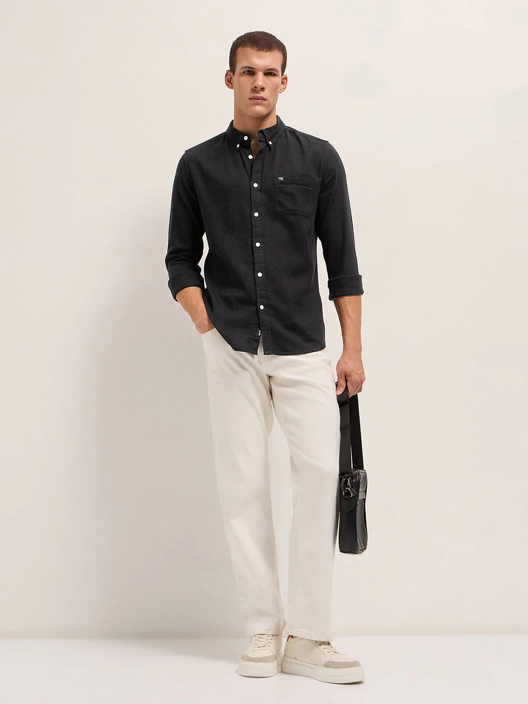 Men Black Solid Slim Fit Cotton Casual Shirt - Image 4