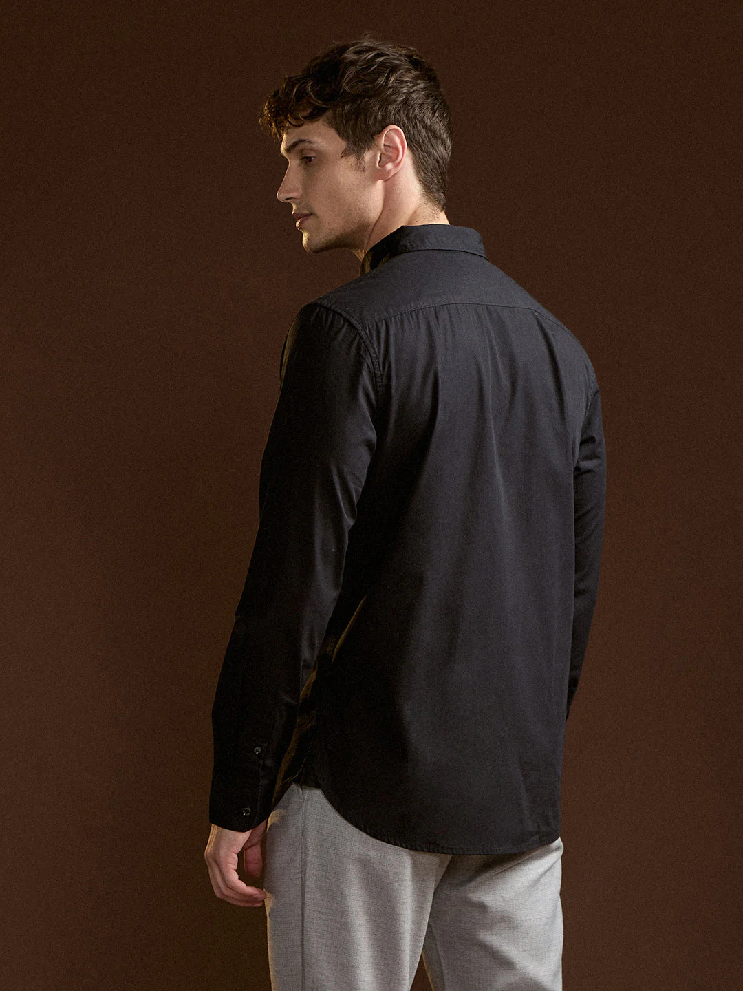 Men Black Solid Slim Fit Cotton Casual Shirt - Image 2