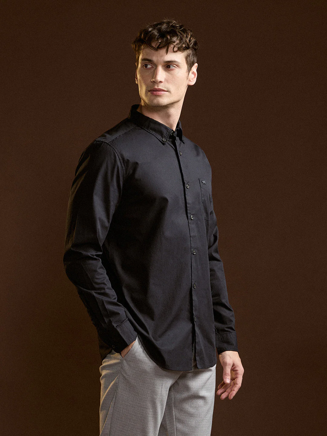 Men Black Solid Slim Fit Cotton Casual Shirt - Image 3