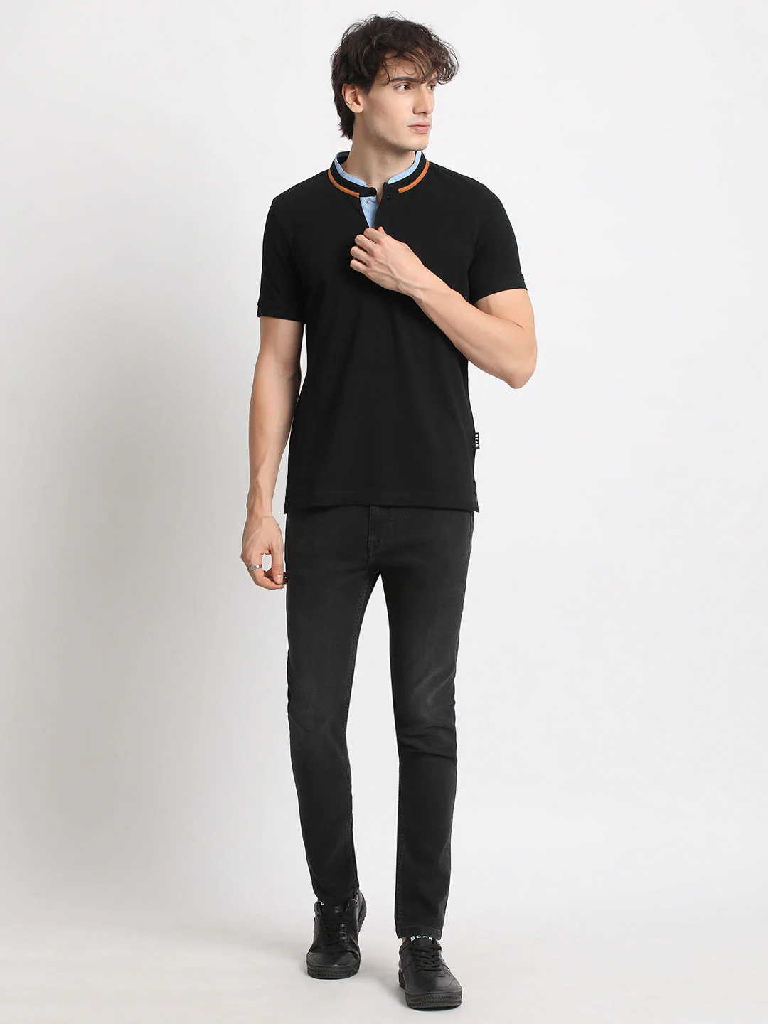 Men Black Solid Slim Fit Mandarin Collar T-shirt - Image 5