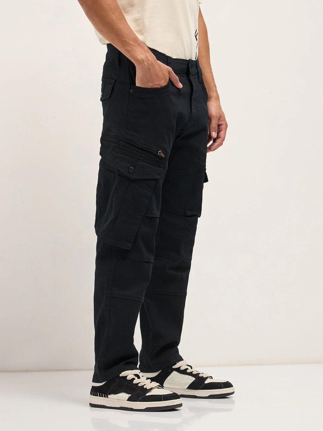 Men Black Solid Straight Fit Cargo Denim - Image 3