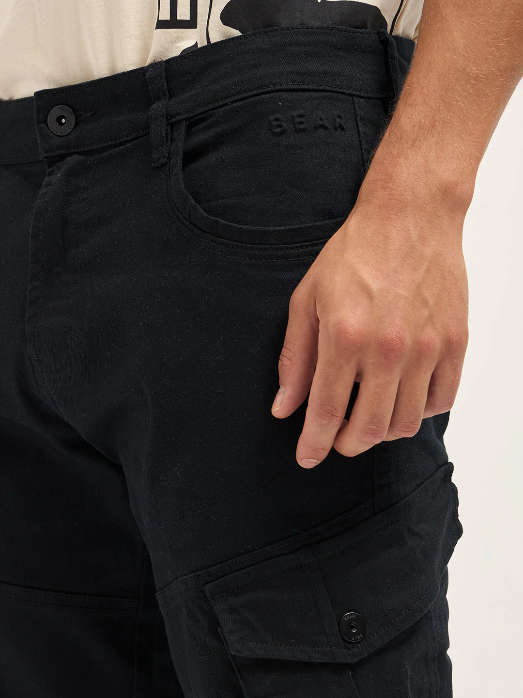 Men Black Solid Straight Fit Cargo Denim - Image 5