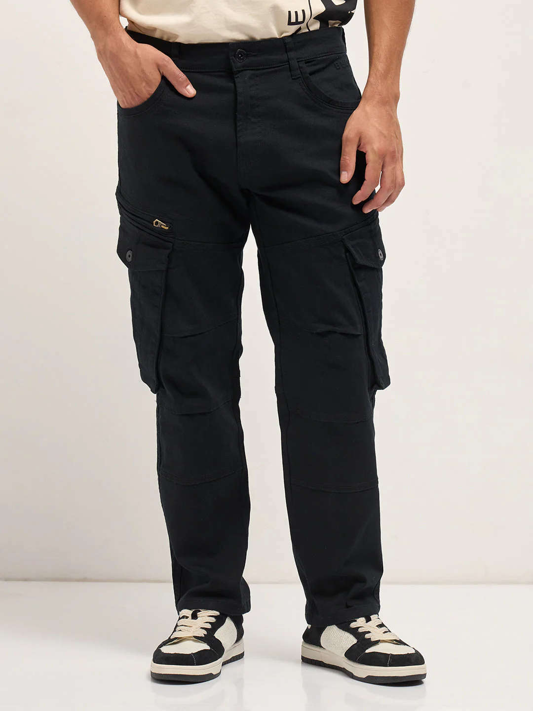 Men Black Solid Straight Fit Cargo Denim - Image 6