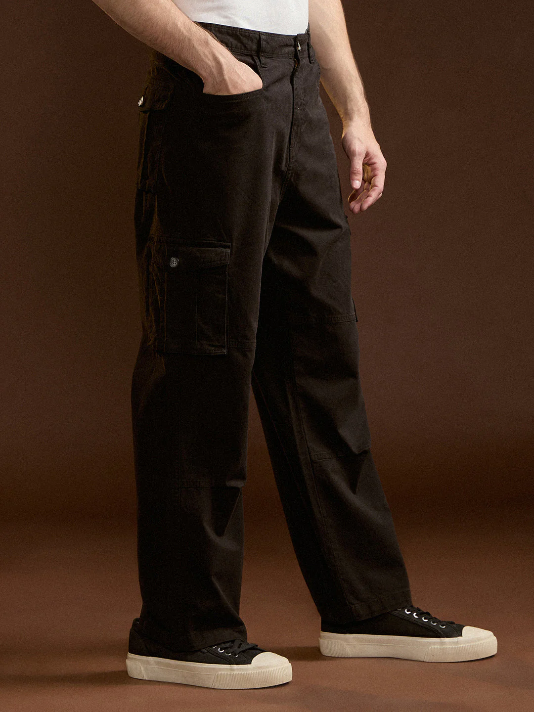Men Black Solid Straight Fit Functional & Stylish Cargo Pant - Image 3