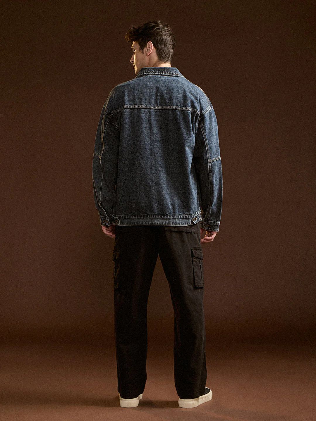 Men Black Solid Straight Fit Functional & Stylish Cargo Pant - Image 4