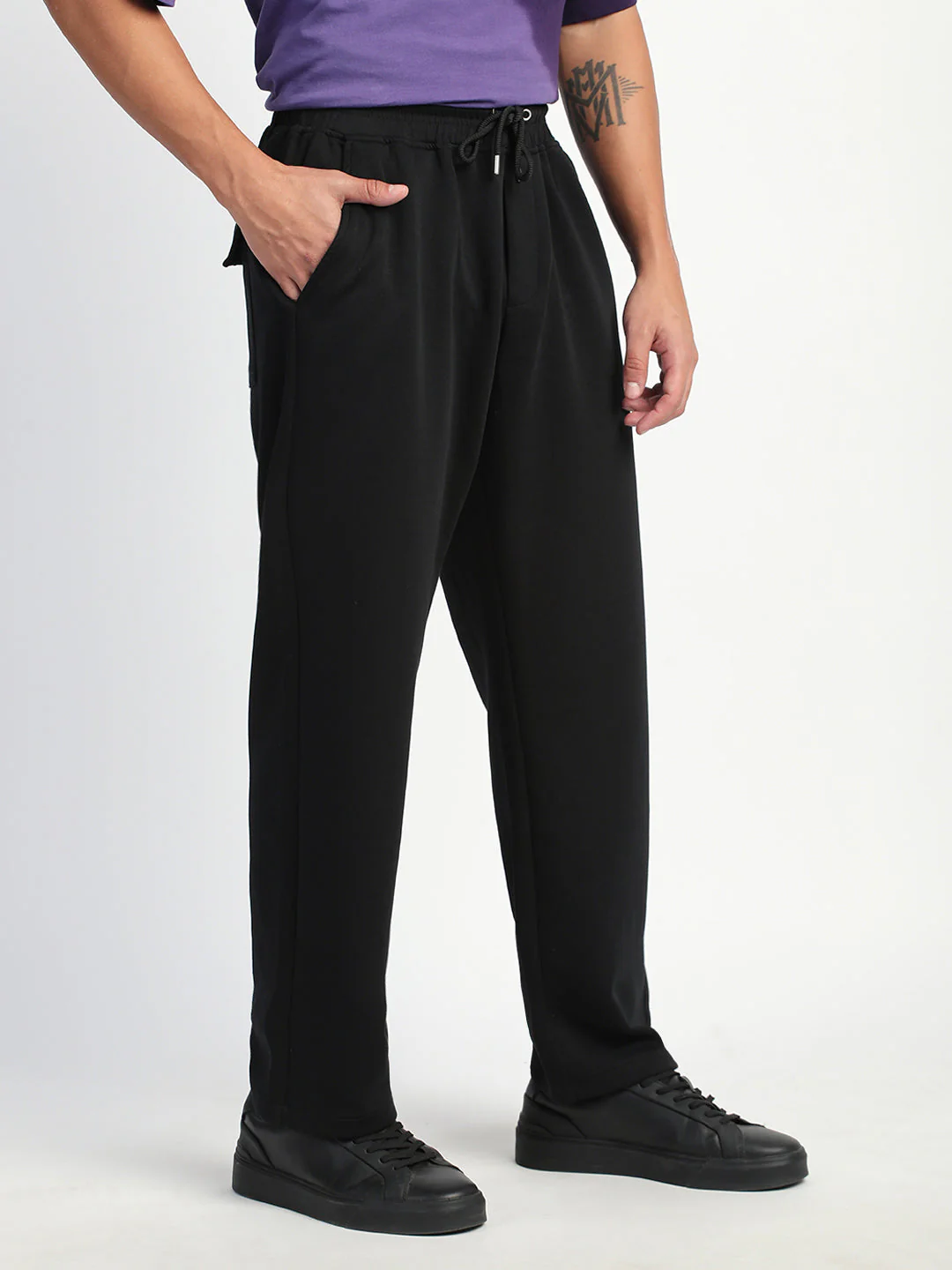 Men Black Solid Straight Fit Trousers - Image 3