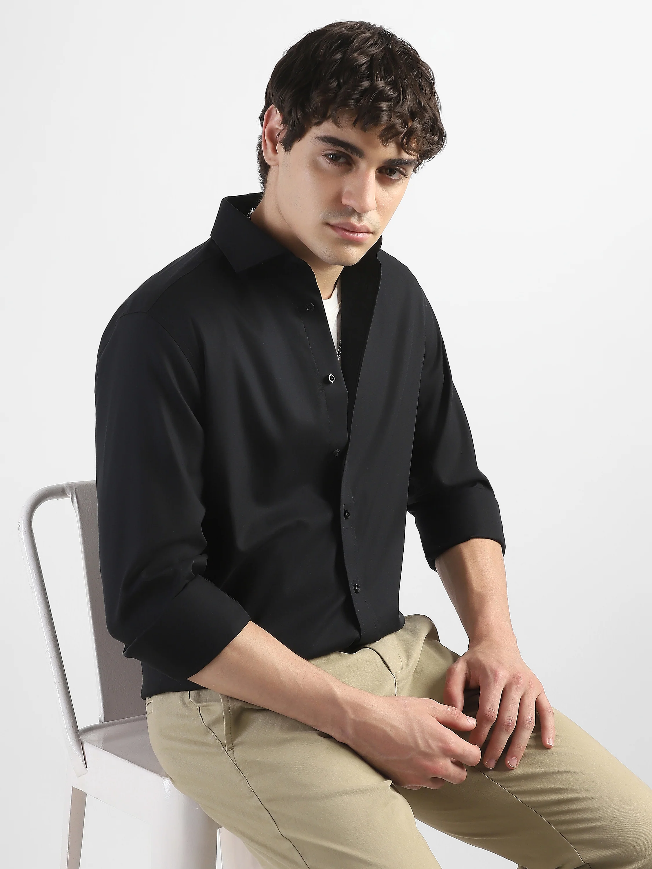 Men Black Spread Collar Shirt - Image 7