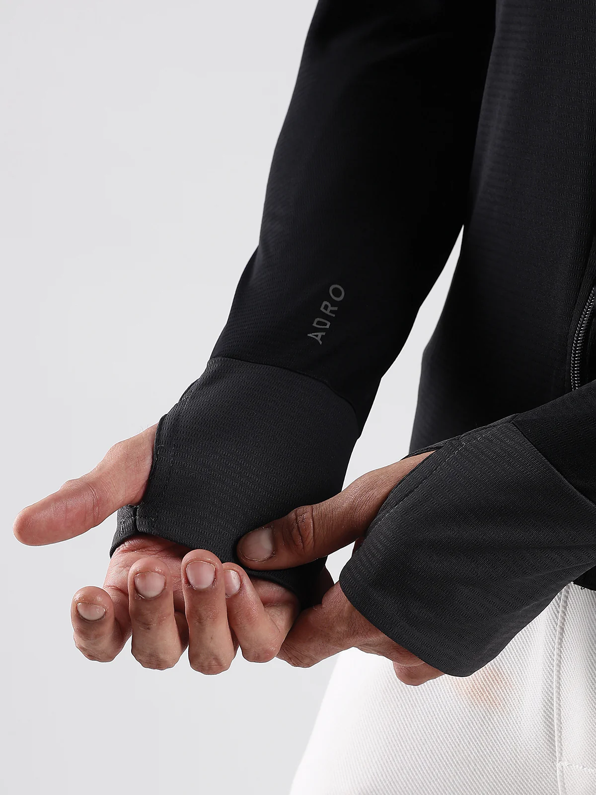 Men Black Sunscreen Jacket With UV Protection And Zipper - Image 4