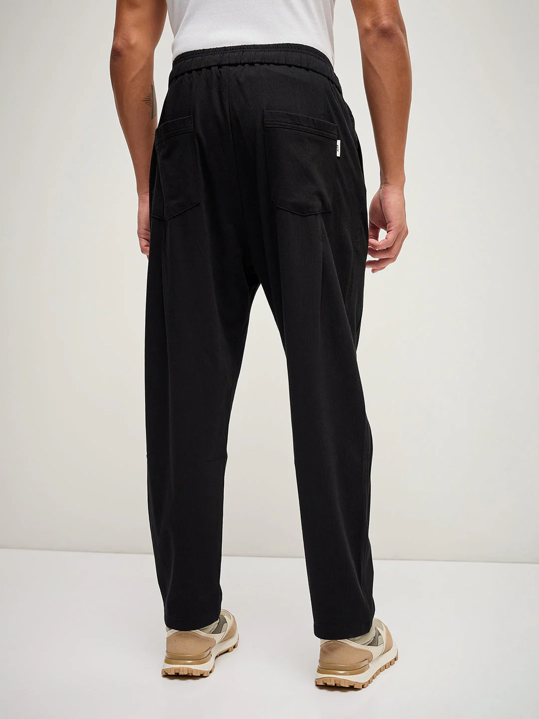 Men Black Texture Regular Fit Mid-Rise Casual Pant - Image 2