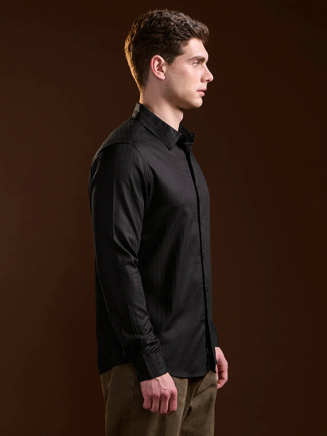 Men Black Textured Geometrical Design Slim Fit Casual Shirt - Image 3