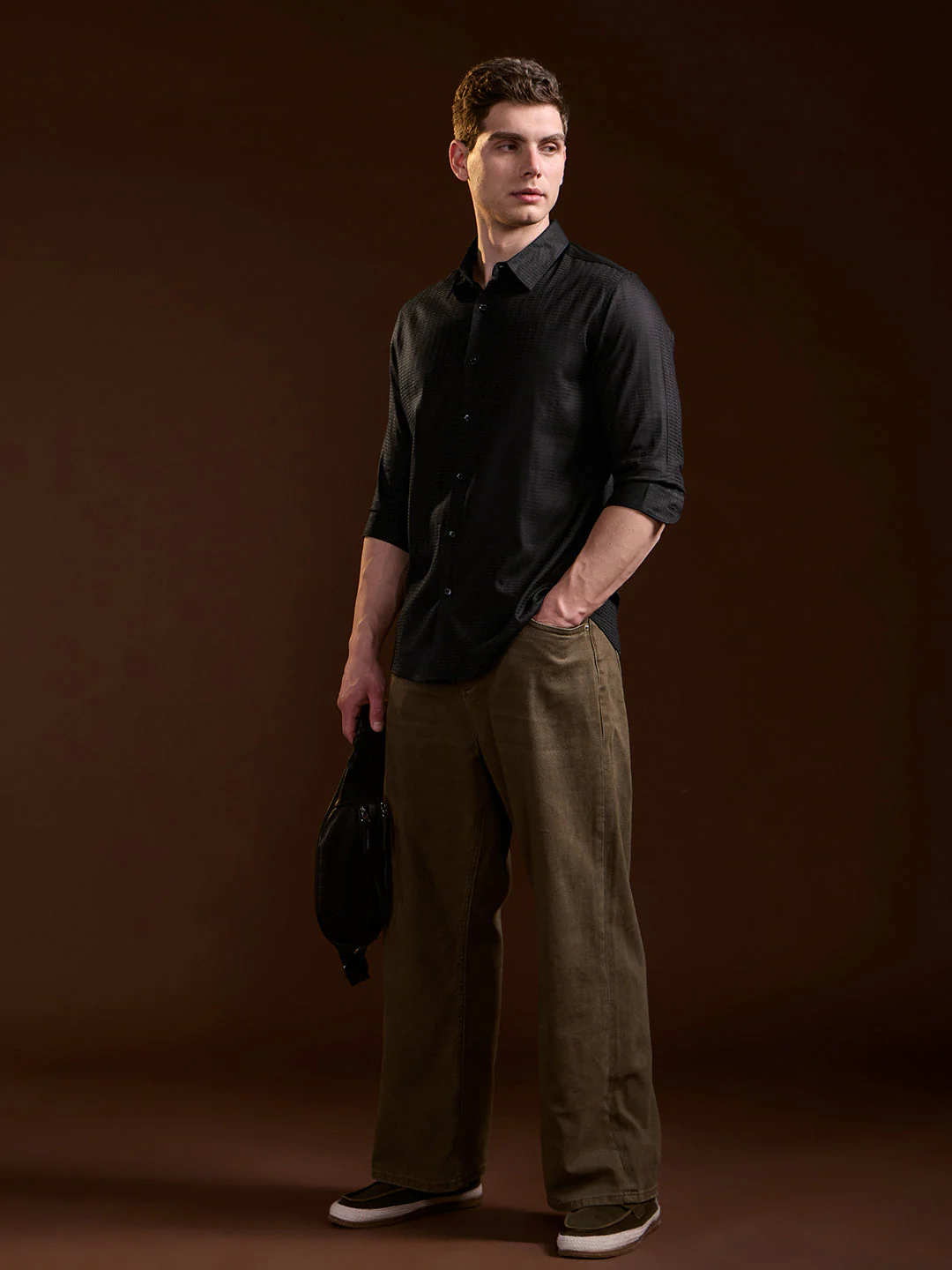 Men Black Textured Geometrical Design Slim Fit Casual Shirt - Image 4