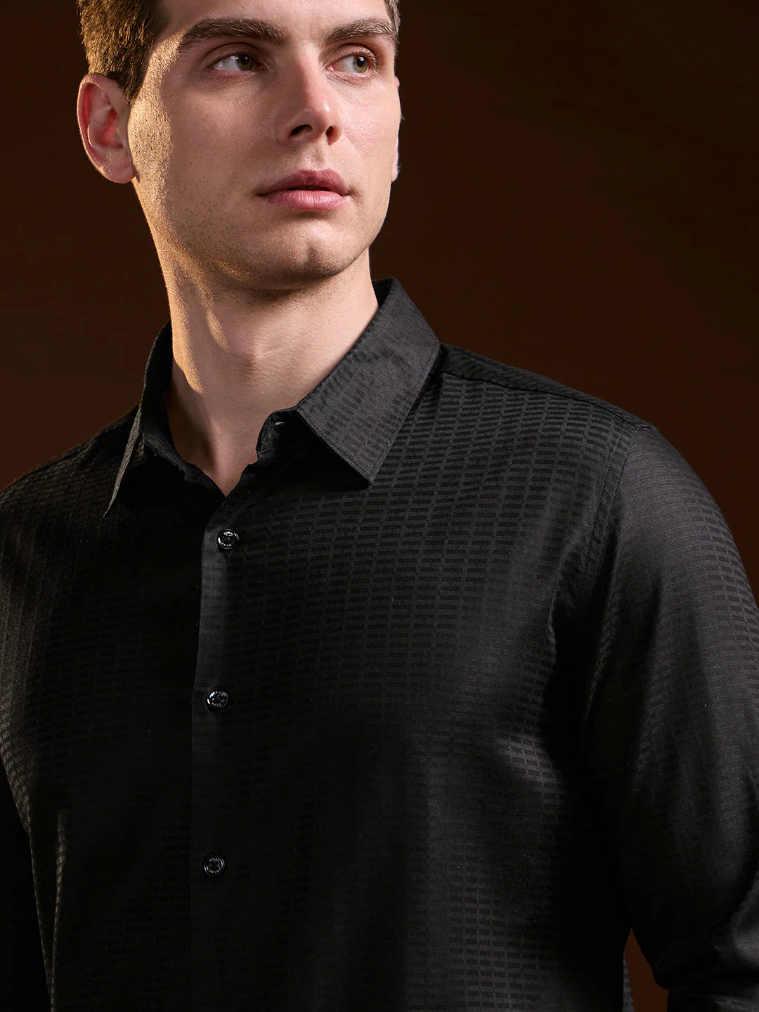 Men Black Textured Geometrical Design Slim Fit Casual Shirt - Image 5