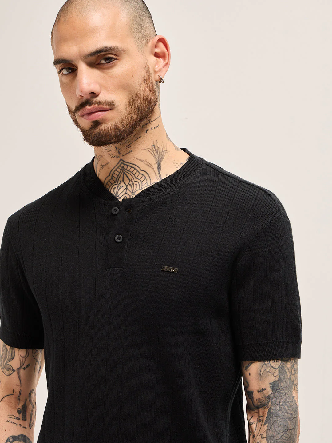 Men Black Textured Knit Striped Design Regular Fit Henley Neck T-Shirt - Image 5