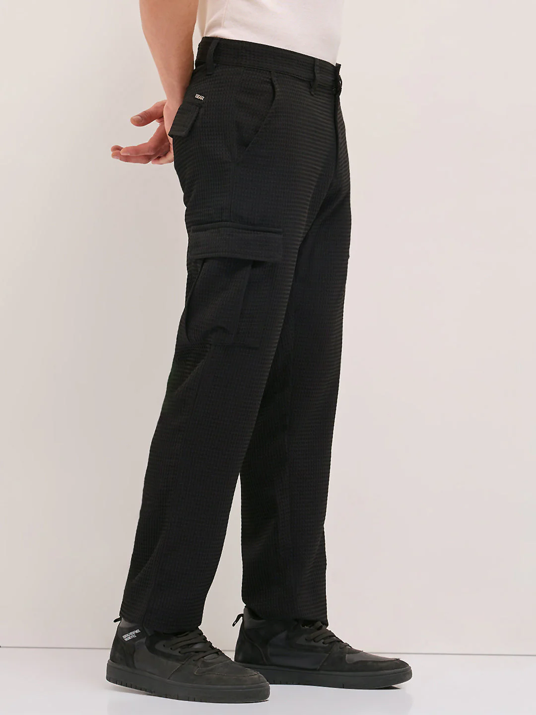 Men Black Textured Waffle Weave Straight Fit Cargo Pants - Image 3