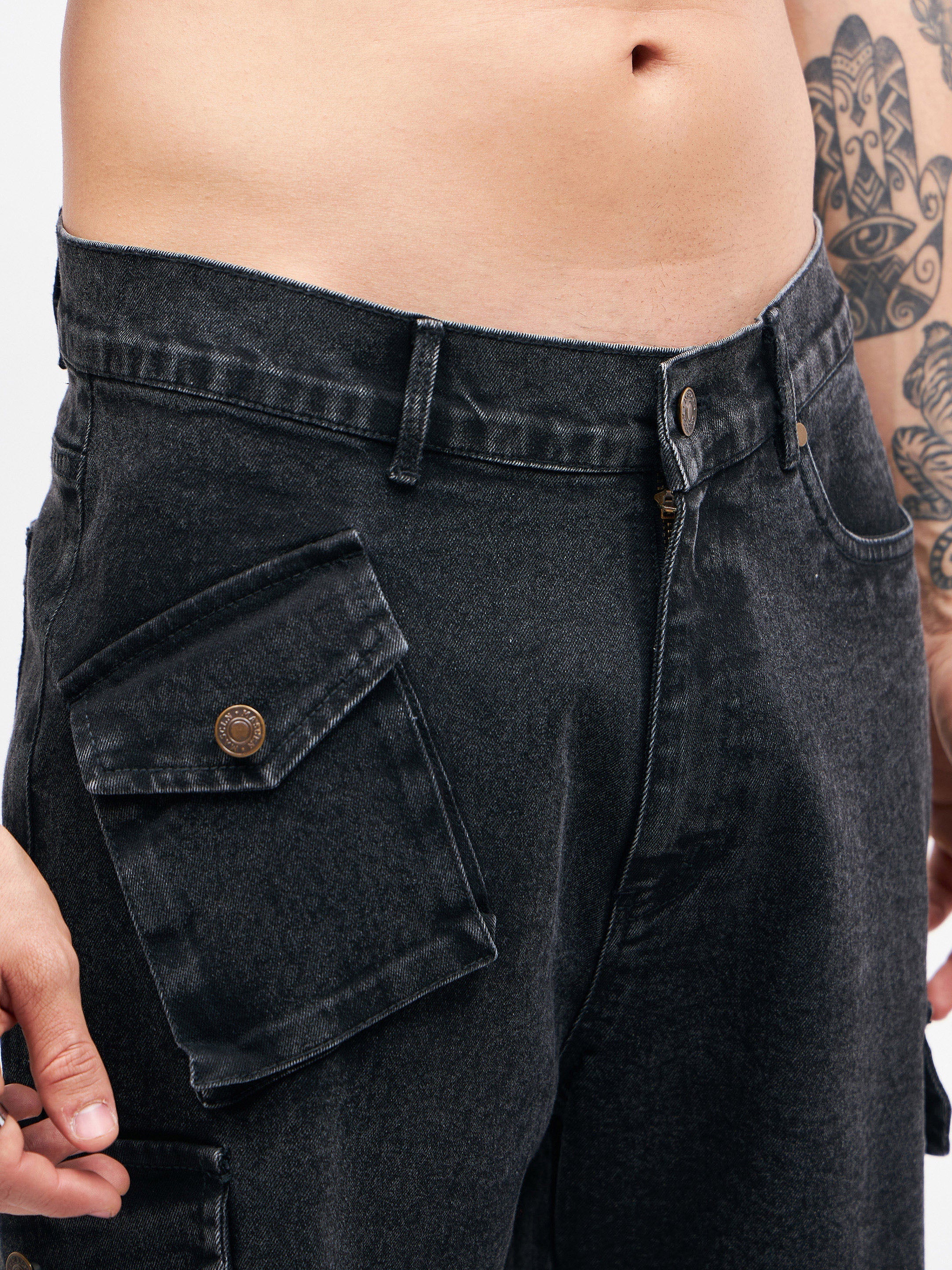 Men Black Utility Pocket Denim Shorts - Image 4