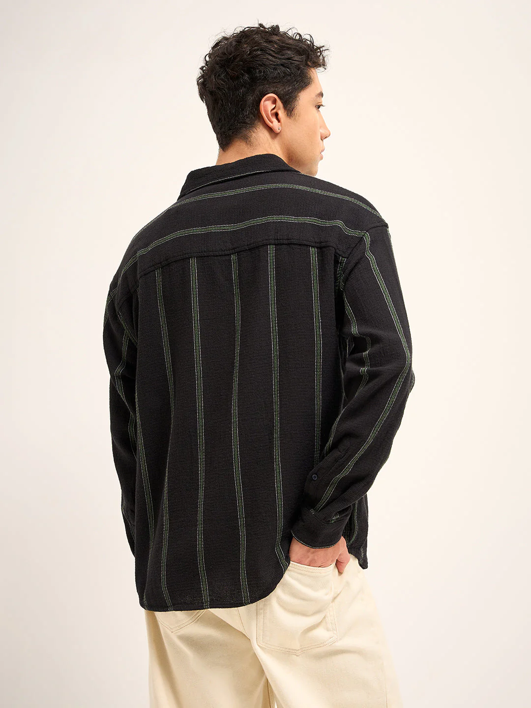 Men Black Vertical Stripe Relax Fit Casual Shirt - Image 2