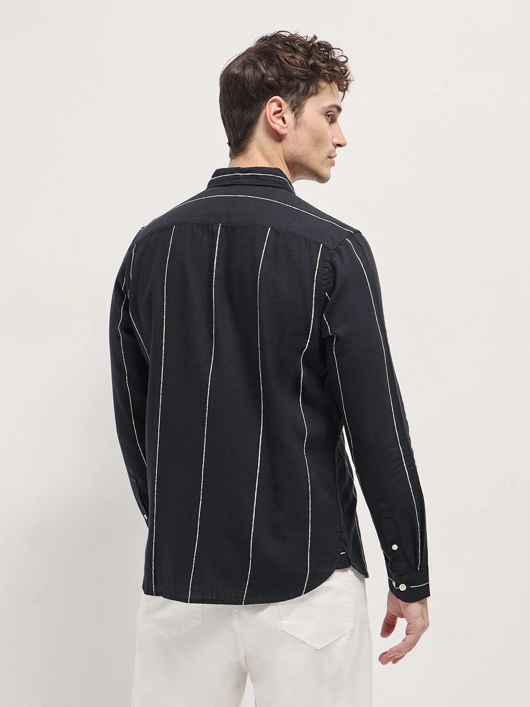 Men Black Vertical Stripes Slim Fit Casual Shirt - Image 2