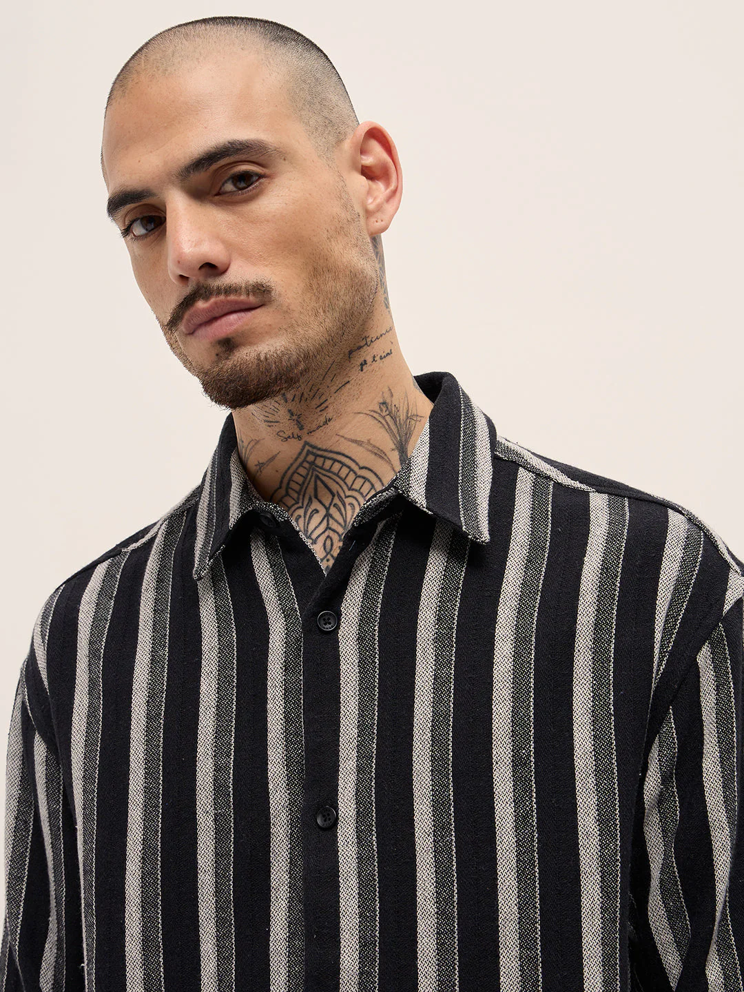 Men Black Vertical Woven Stripes Relax Fit Overshirt - Image 5