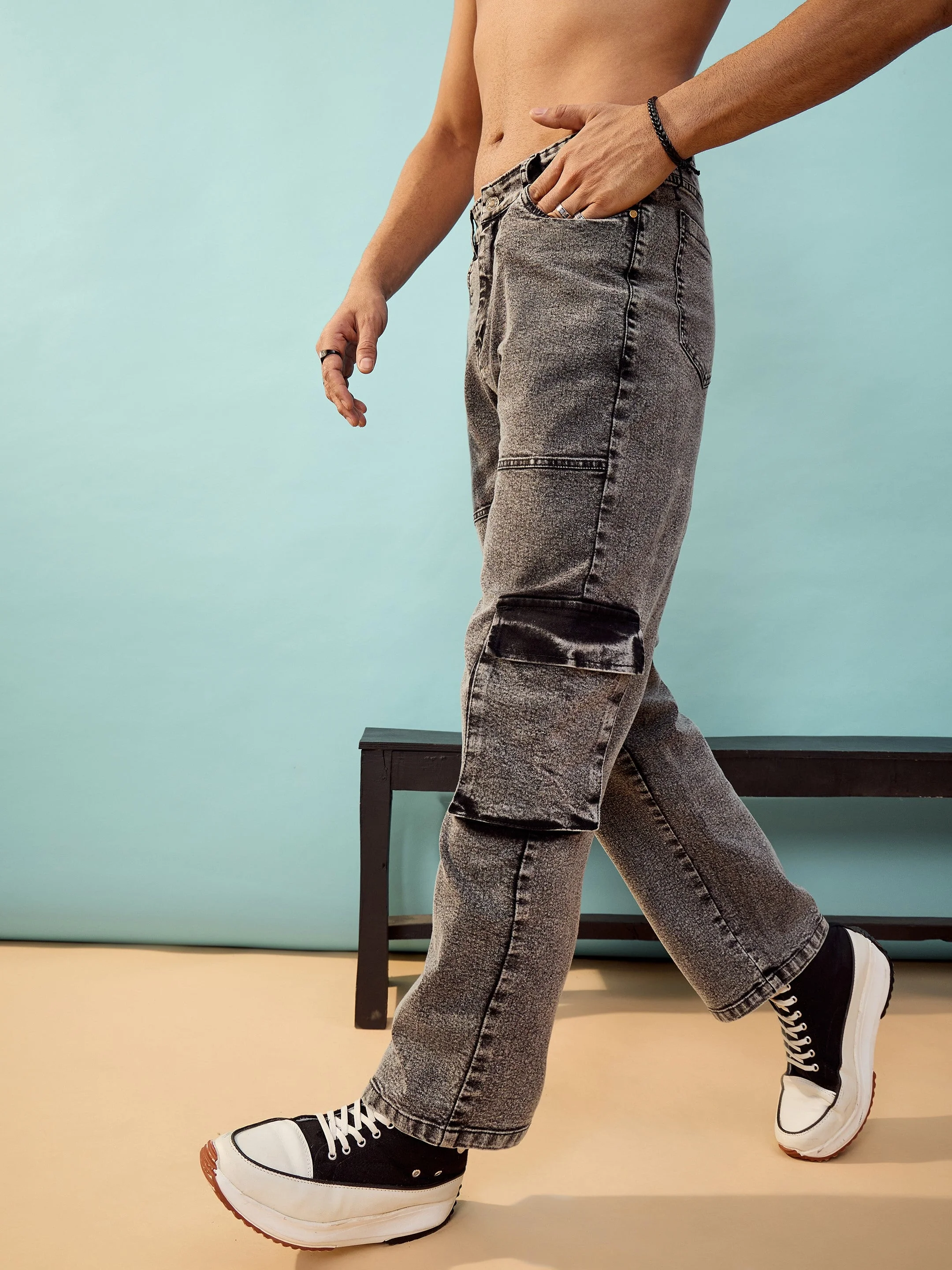 Men Black Washed Cargo Pocket Oversized Jeans - Image 4