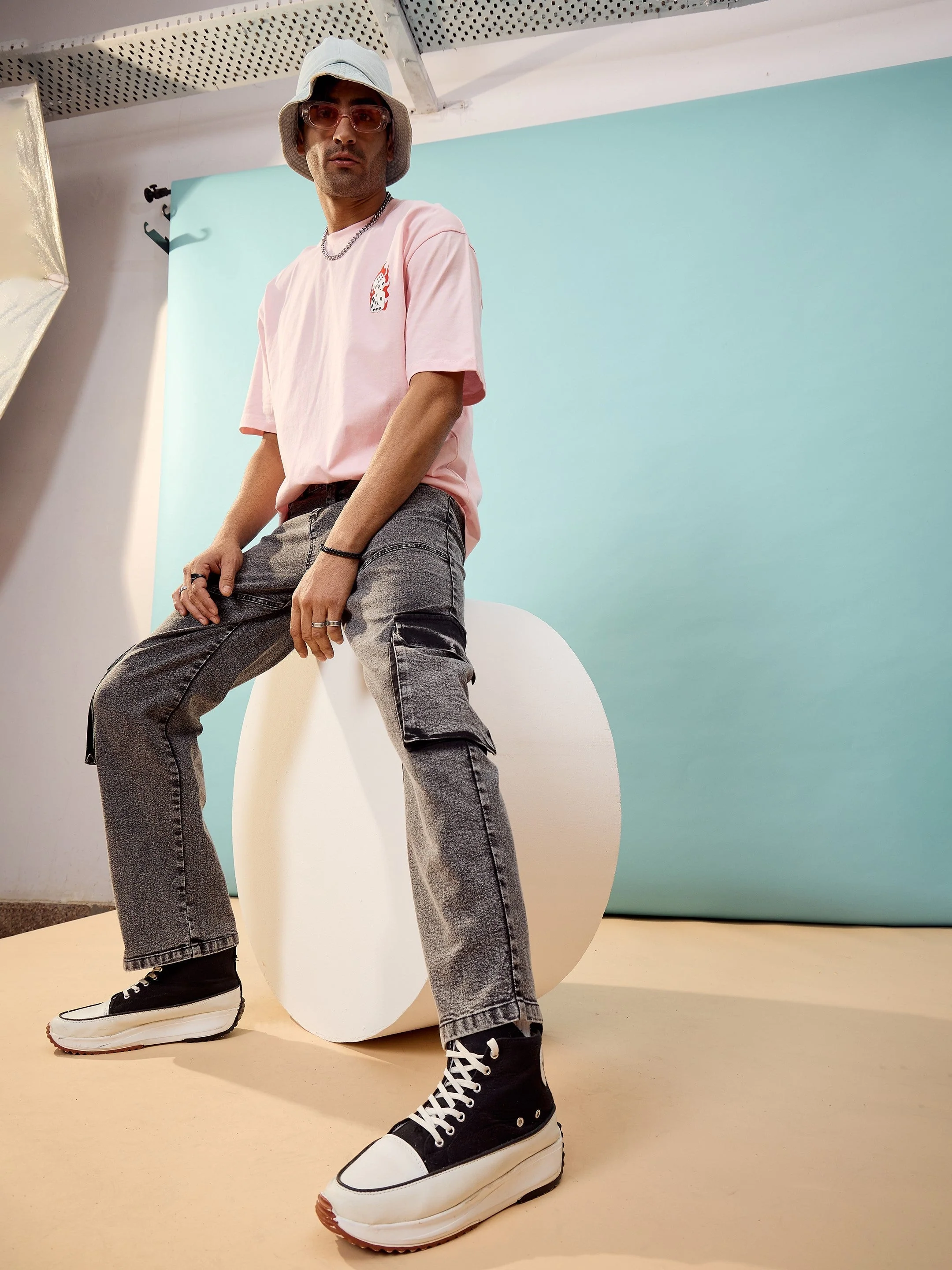 Men Black Washed Cargo Pocket Oversized Jeans - Image 5