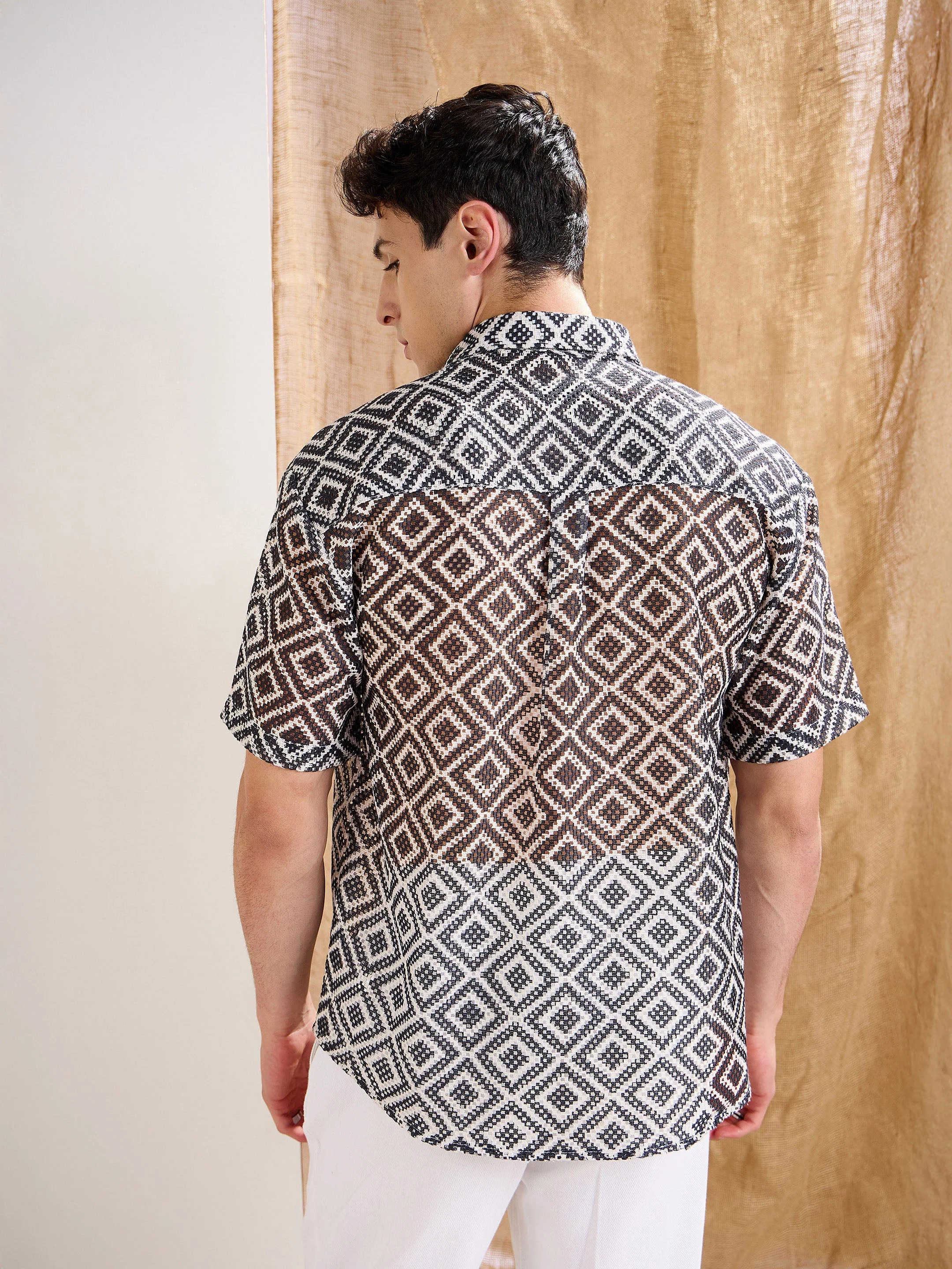 Men Black & White Geometric Print Crochet Shirt - Image 5