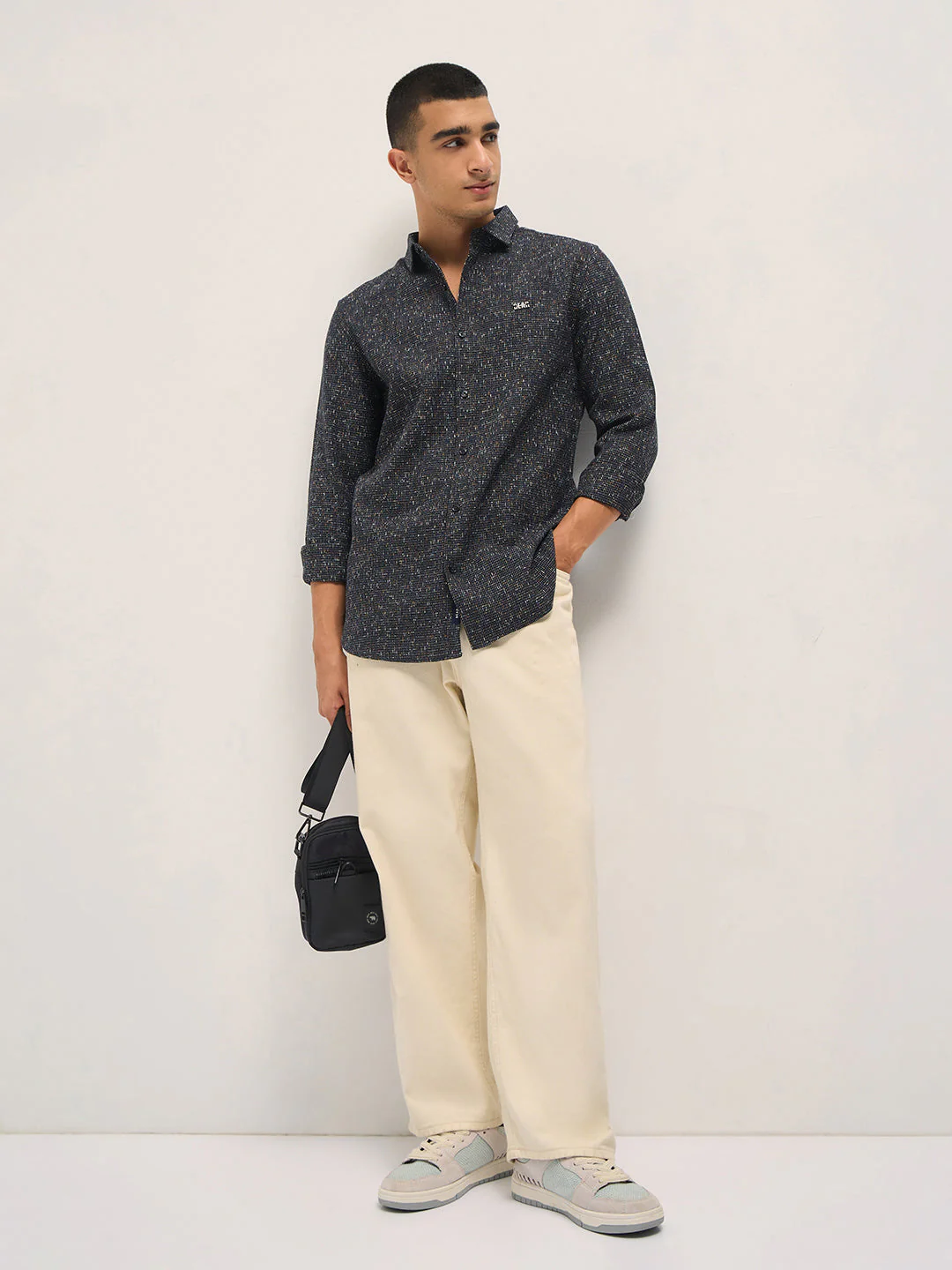 Men Black Woven Design Cotton Blend Slim Fit Casual Shirt - Image 4