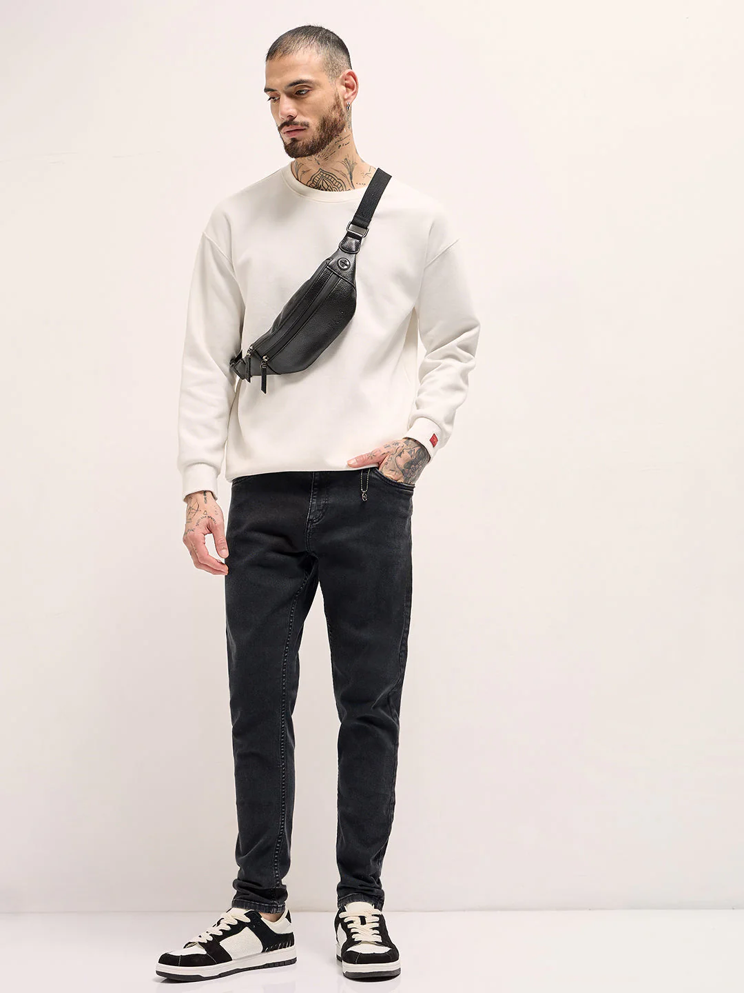 Men BlackLight Fade Mid-Rise Slim Fit Jeans - Image 4
