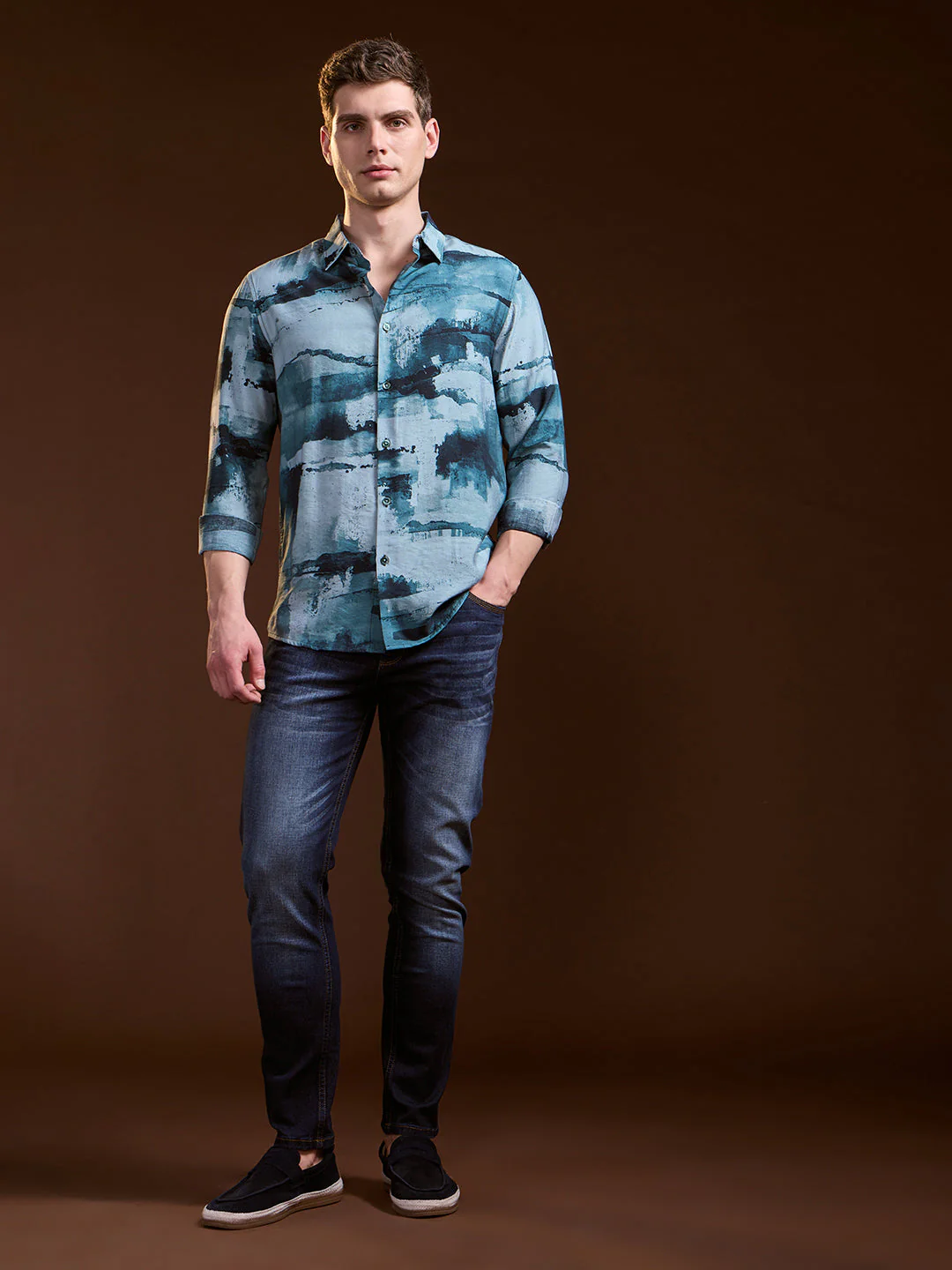 Men Blue Abstract Digital Print Slim Fit Casual Shirt - Image 4