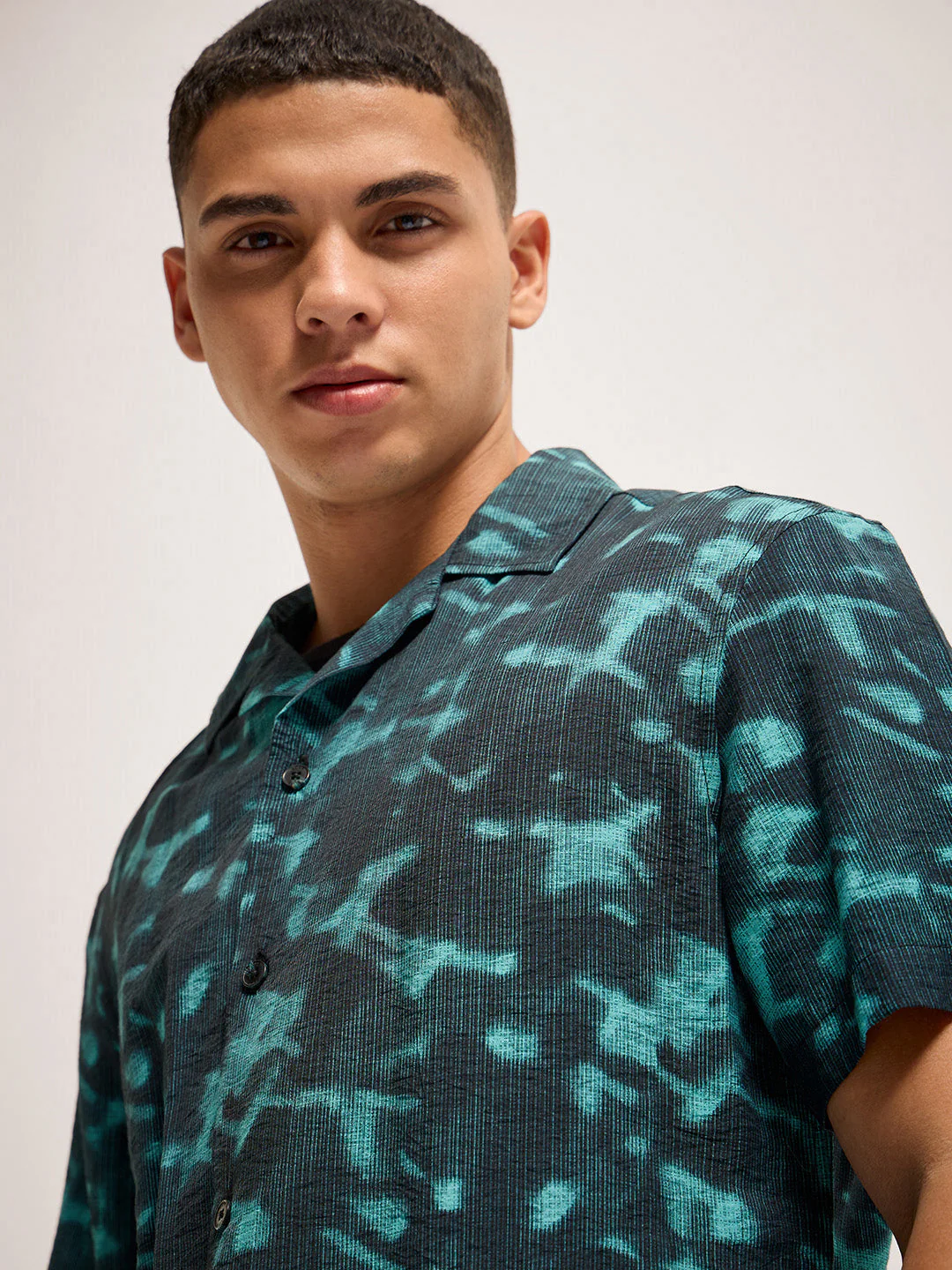 Men Blue Abstract Print Regular Fit Casual Shirt - Image 4