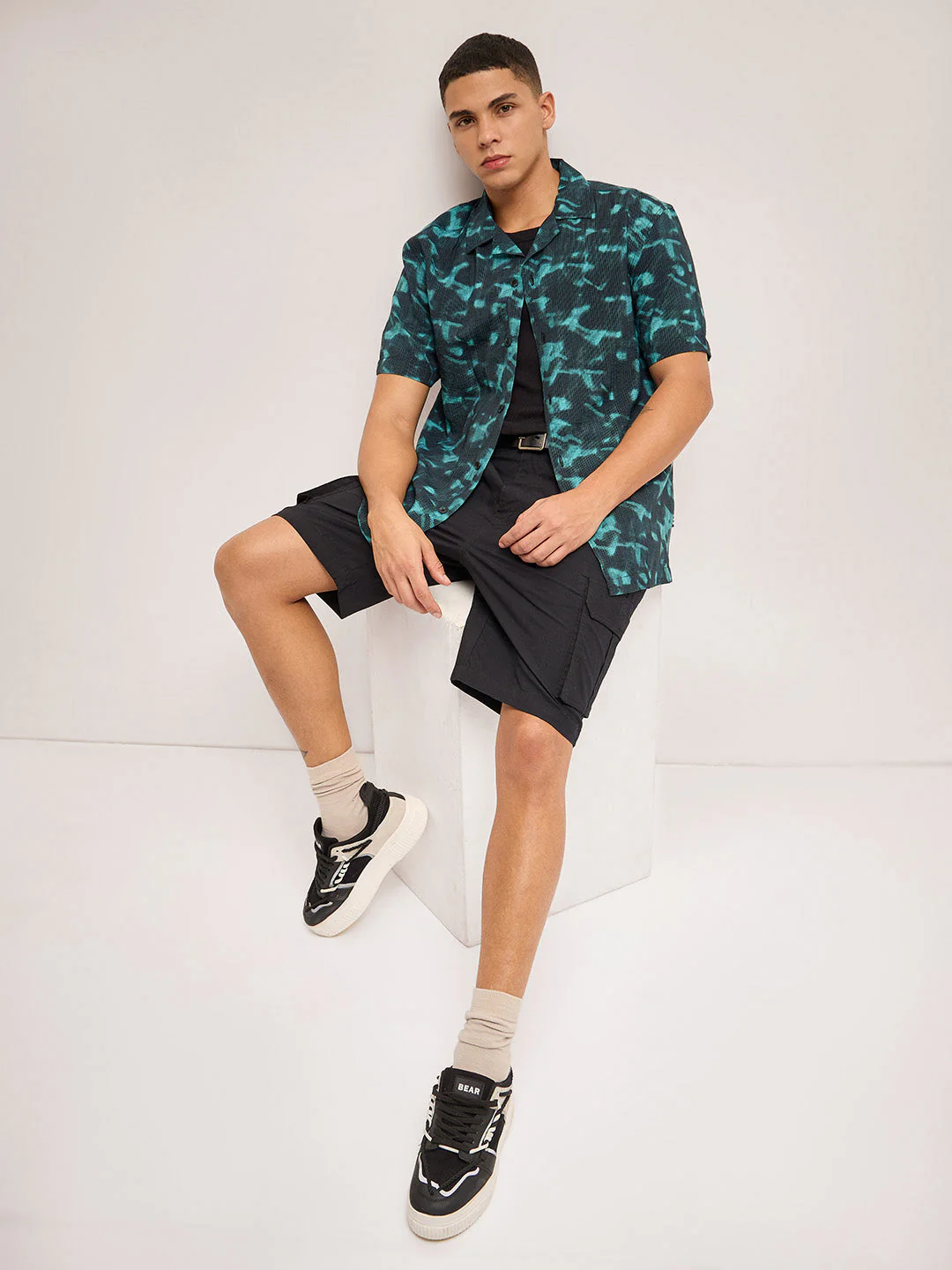 Men Blue Abstract Print Regular Fit Casual Shirt - Image 5