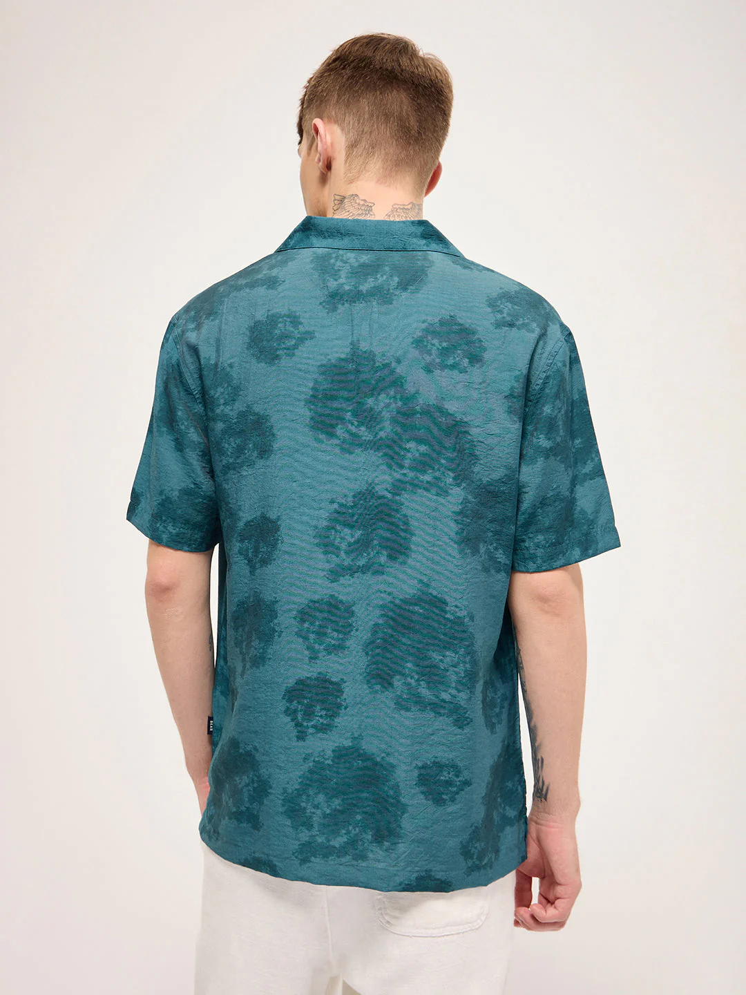Men Blue Abstract Print Regular Fit Casual Shirt - Image 2