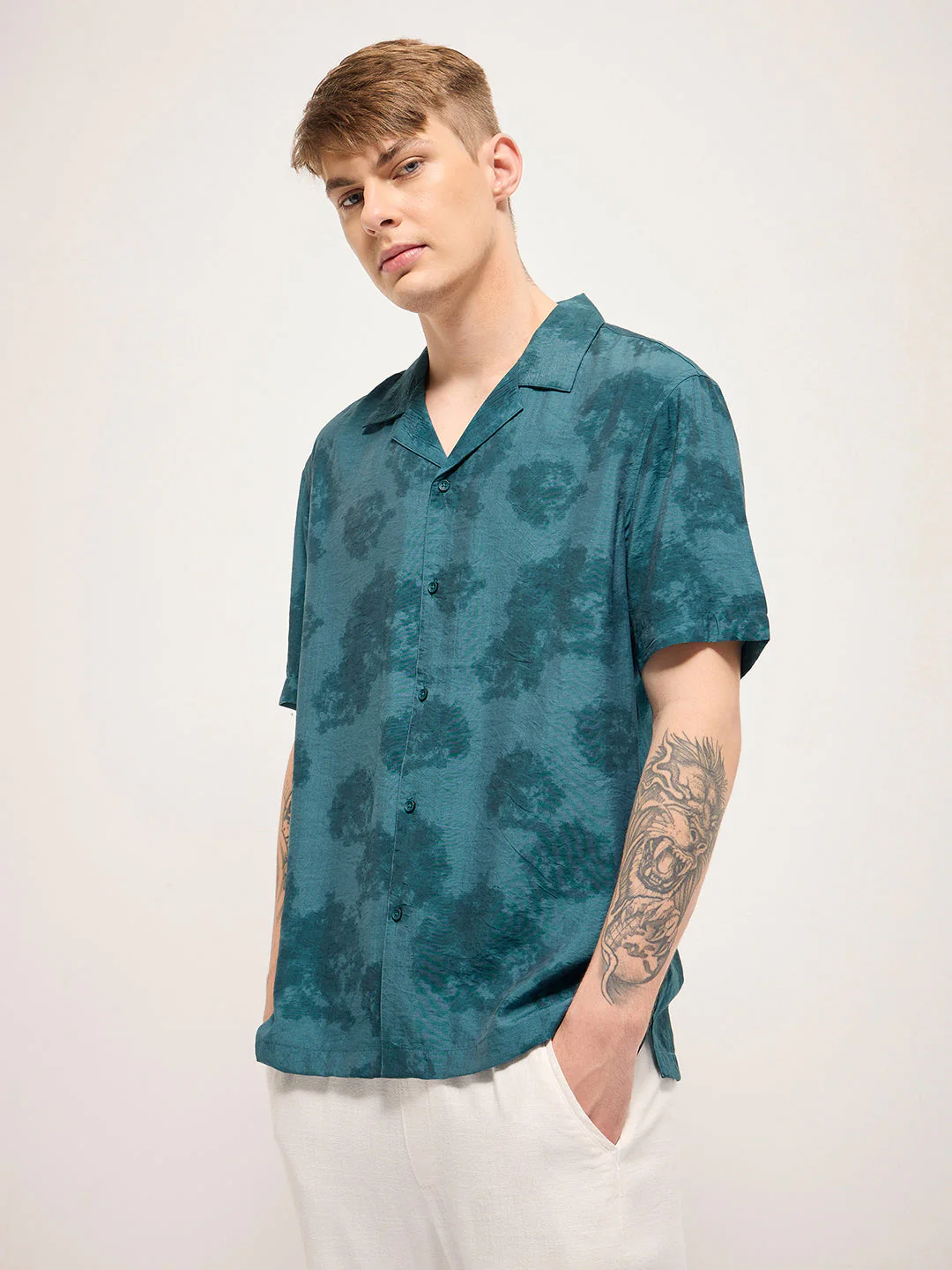 Men Blue Abstract Print Regular Fit Casual Shirt - Image 3
