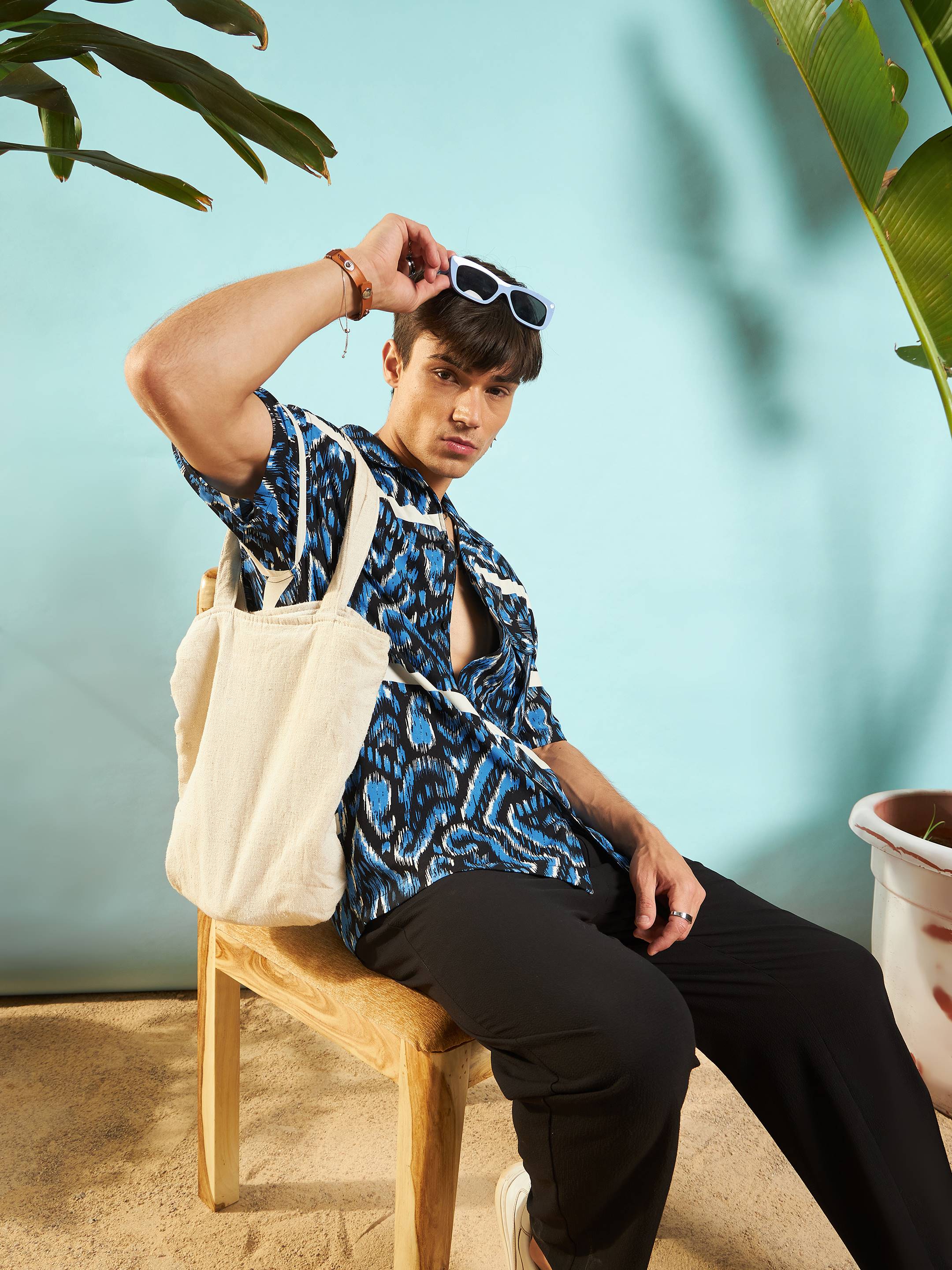 Men Blue Abstract Print Relax Fit Shirt - Image 6