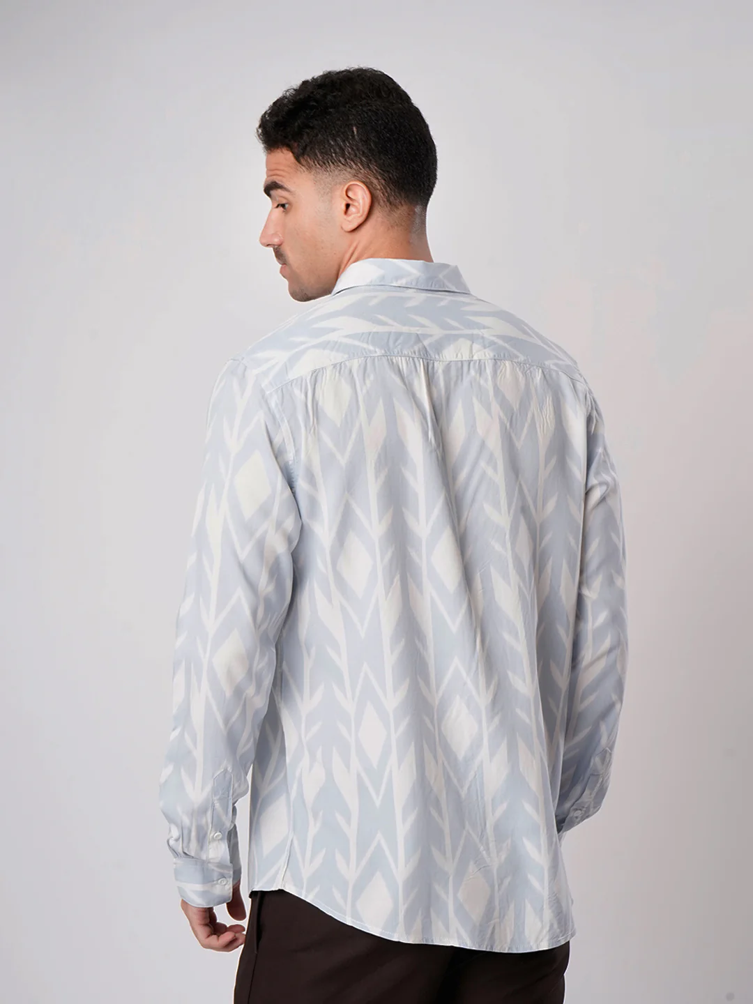 Men Blue and White Abstract printed Shirt - Image 5