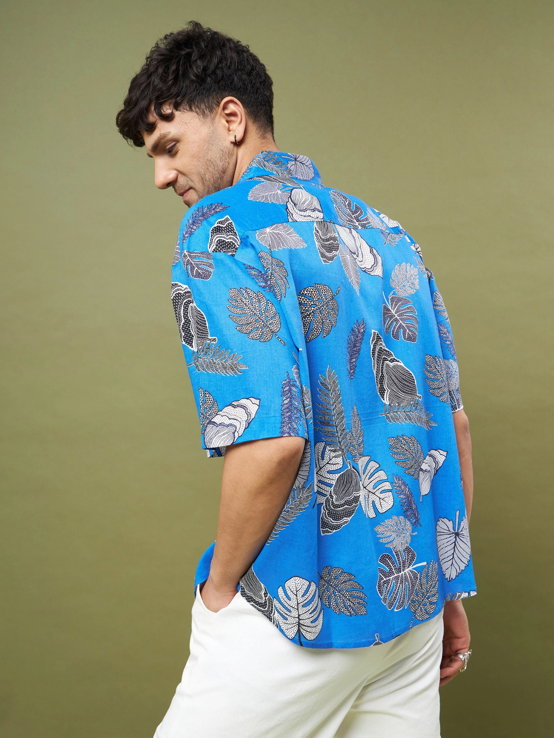 Men Blue & Black Tropical Print Oversized Shirt - Image 5