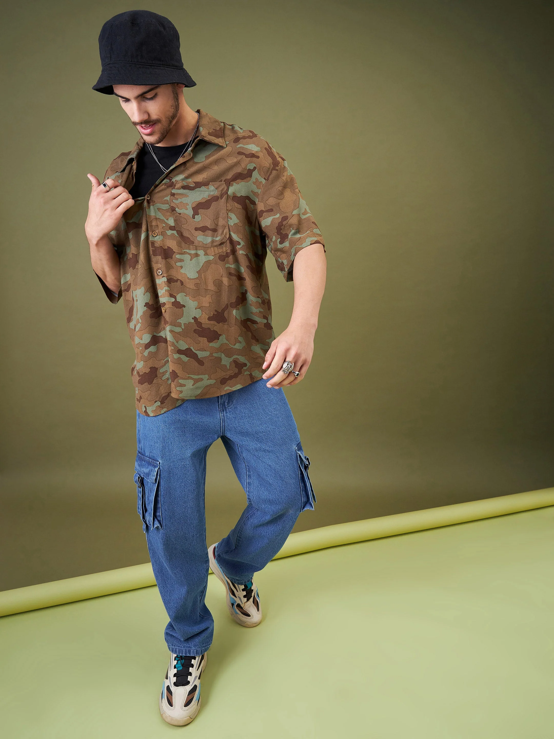 Men Blue Box Pocket Relax Fit Jeans - Image 5