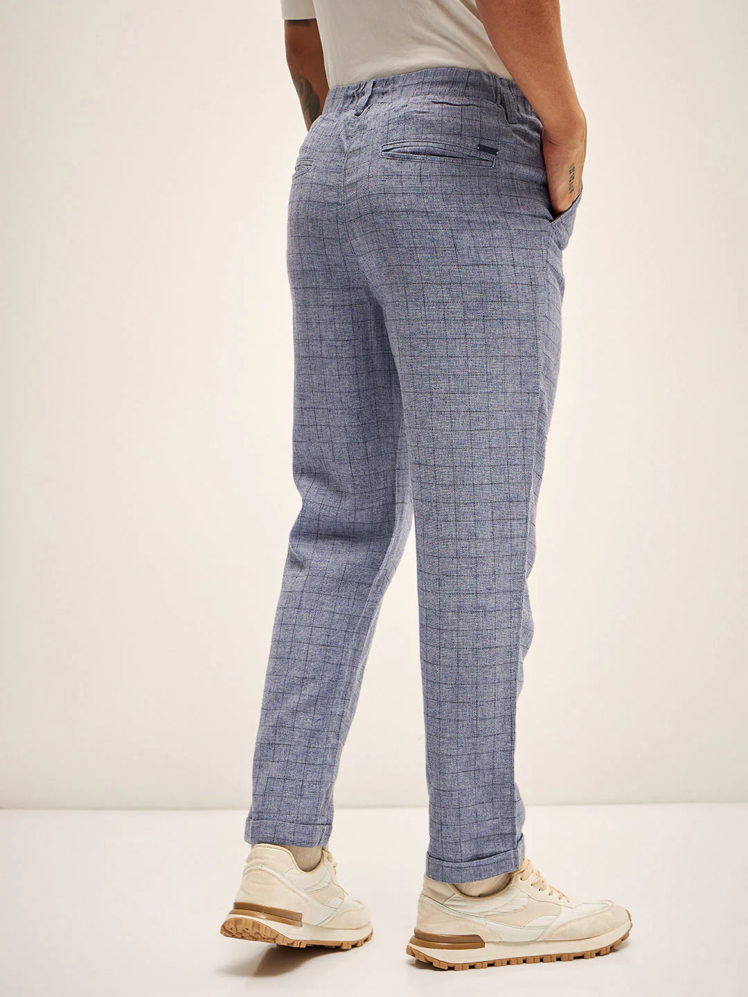 Men Blue Checked Regular Fit Mid-Rise Casual Pant - Image 2