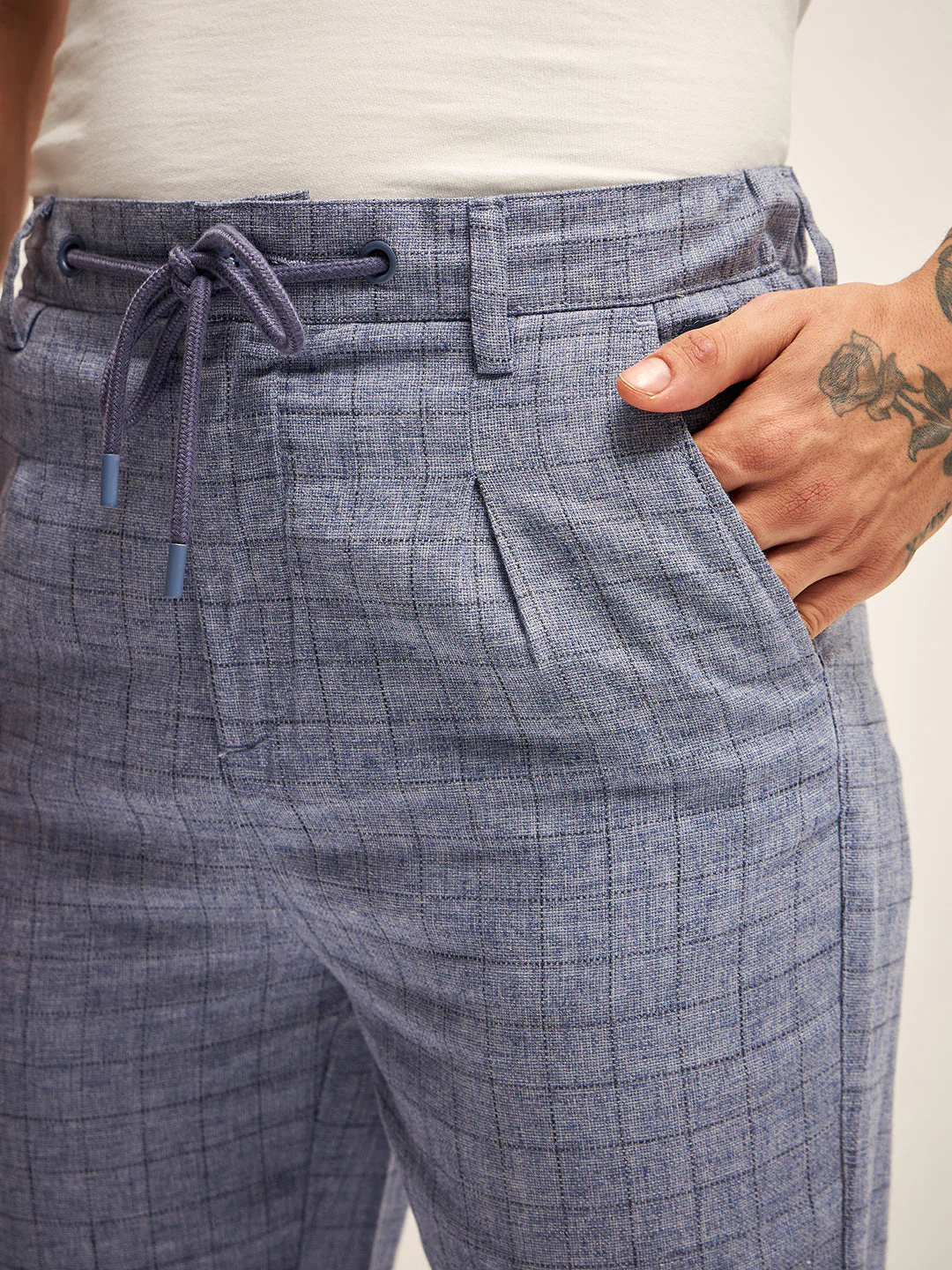 Men Blue Checked Regular Fit Mid-Rise Casual Pant - Image 5