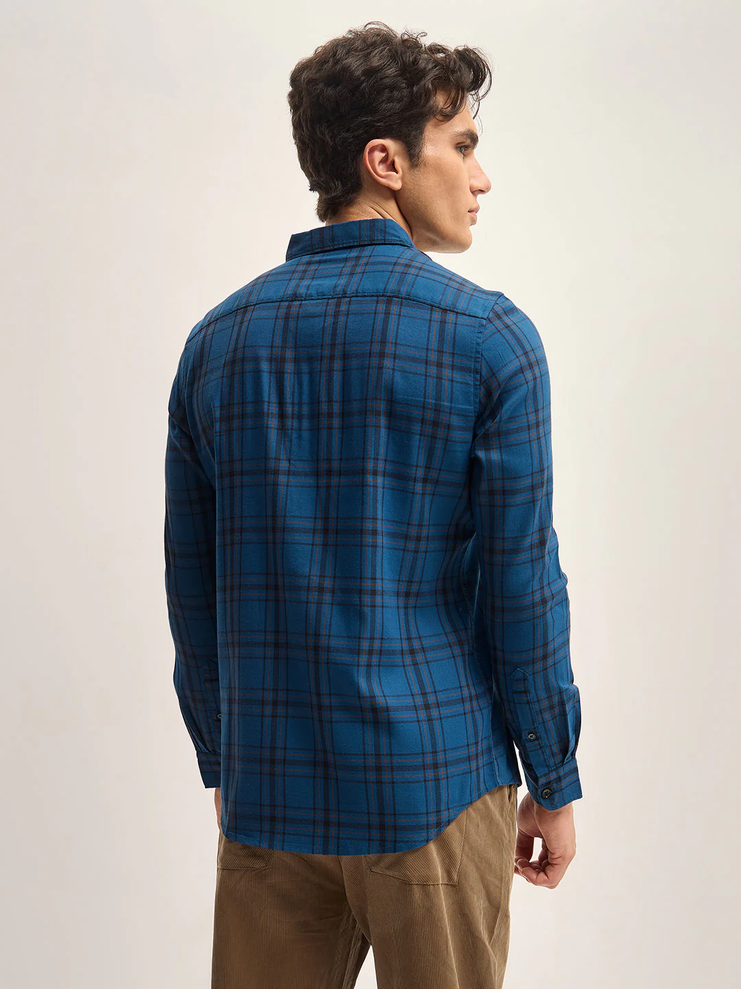 Men Blue Checked Slim Fit Casual Shirt - Image 2