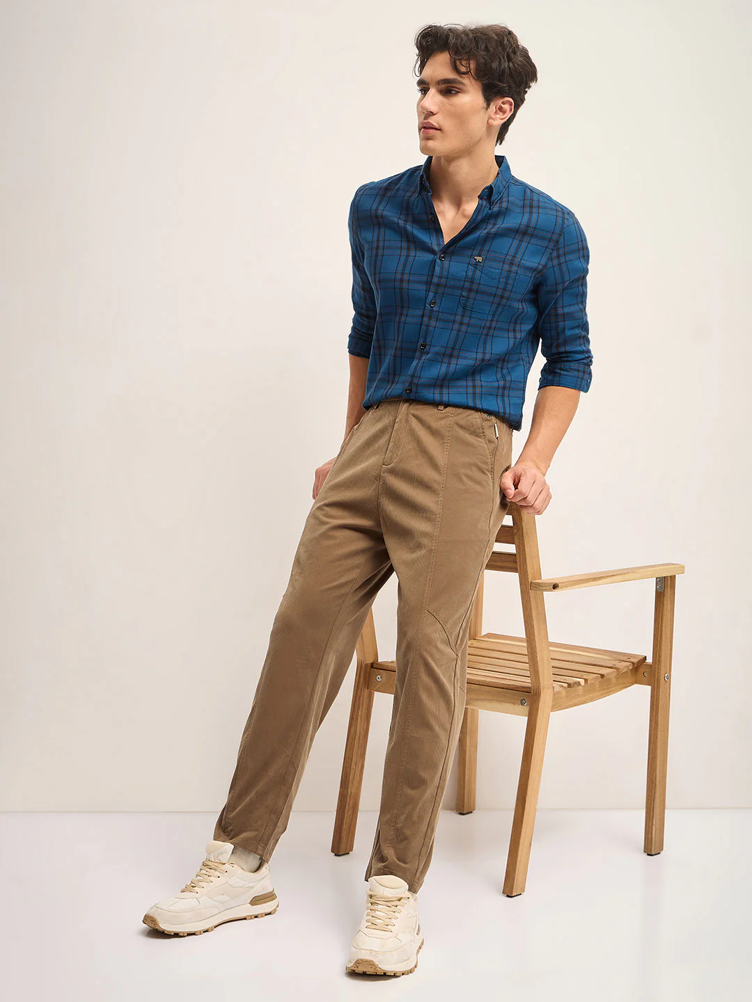 Men Blue Checked Slim Fit Casual Shirt - Image 5