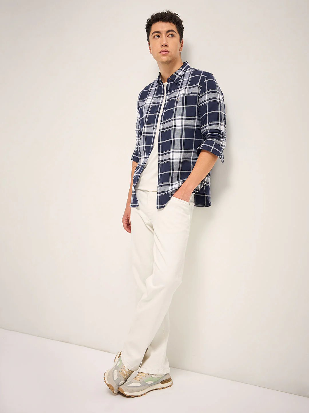 Men Blue Checked Slim Fit Casual Shirt - Image 4