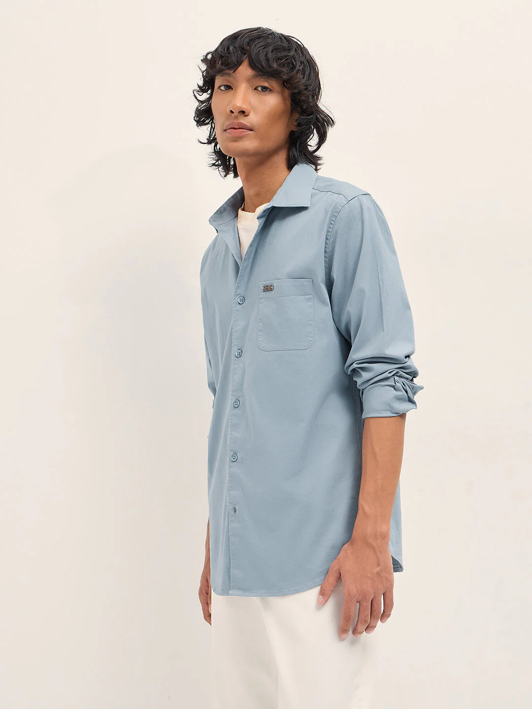 Men Blue Cotton Blend Solid Slim Fit Casual Shirt - Image 3