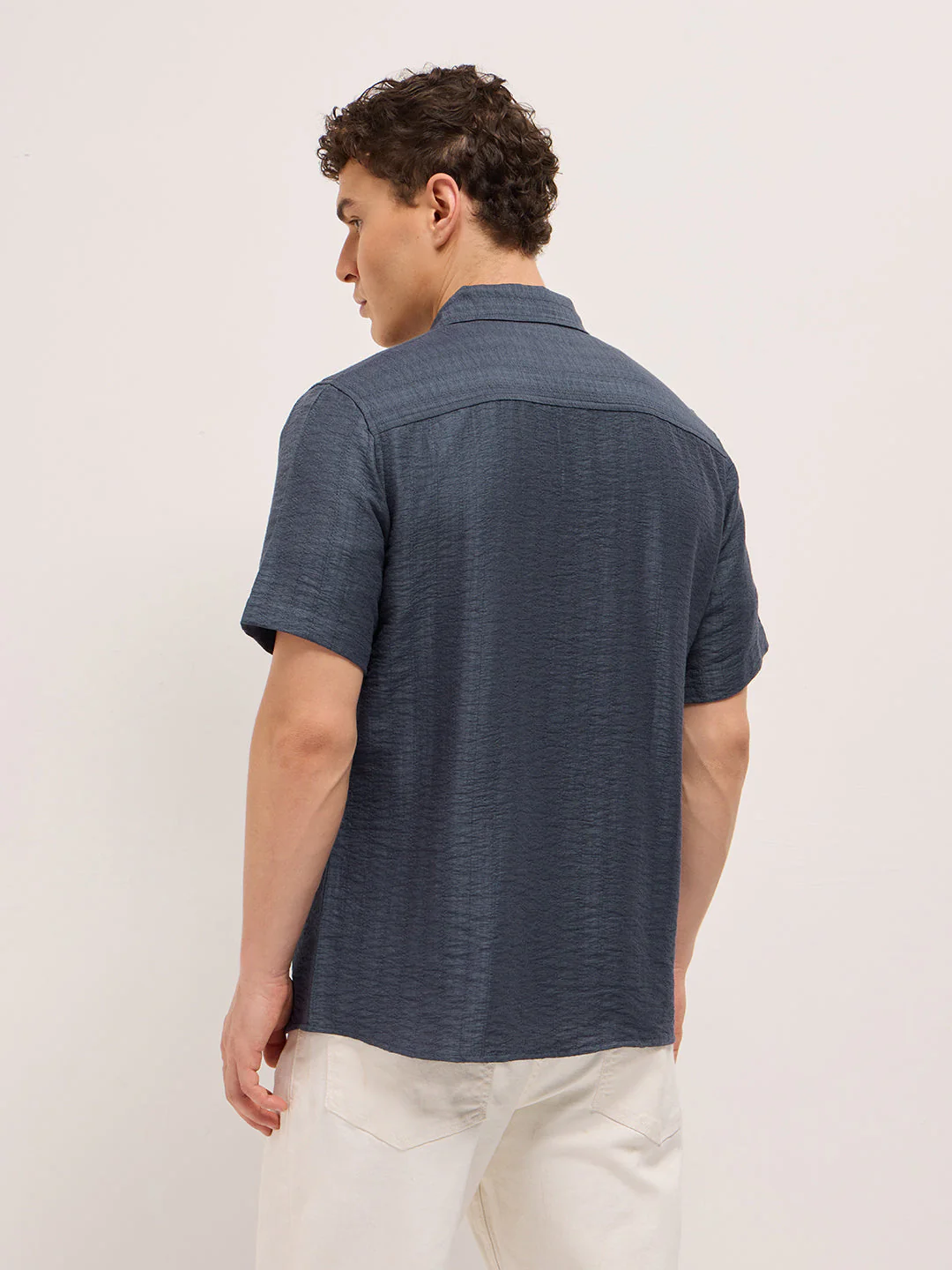 Men Blue Crinkled Textured Regular Fit Half-Sleeve Casual Shirt - Image 2